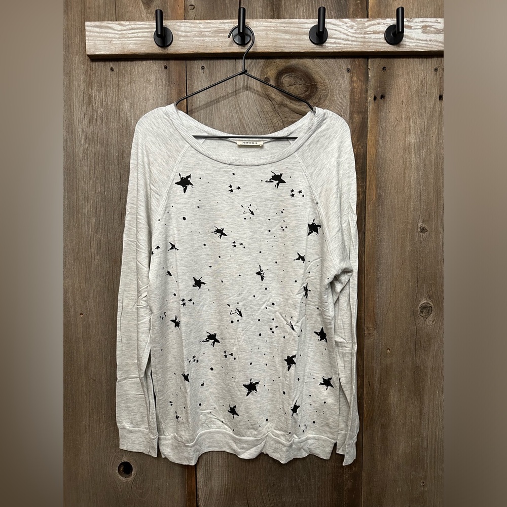 ADORA Raglan Star Graphic Print Top in Gray Black Size Small